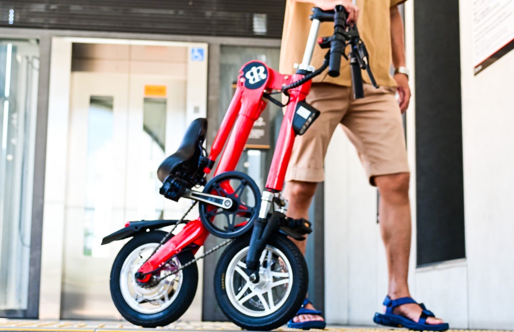 ワンタッチでスマートな折りたたみ電動アシスト自転車 BORNTORUN GX