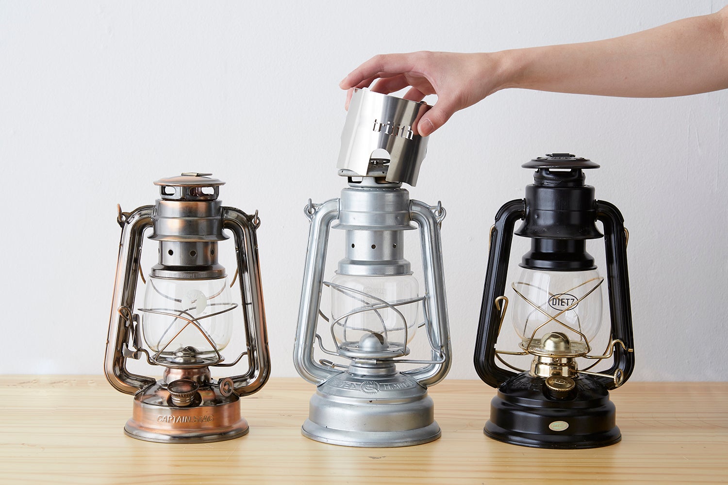 キャンプ用便利グッズ】超薄型でかさばらない！組立式ランタン用五徳