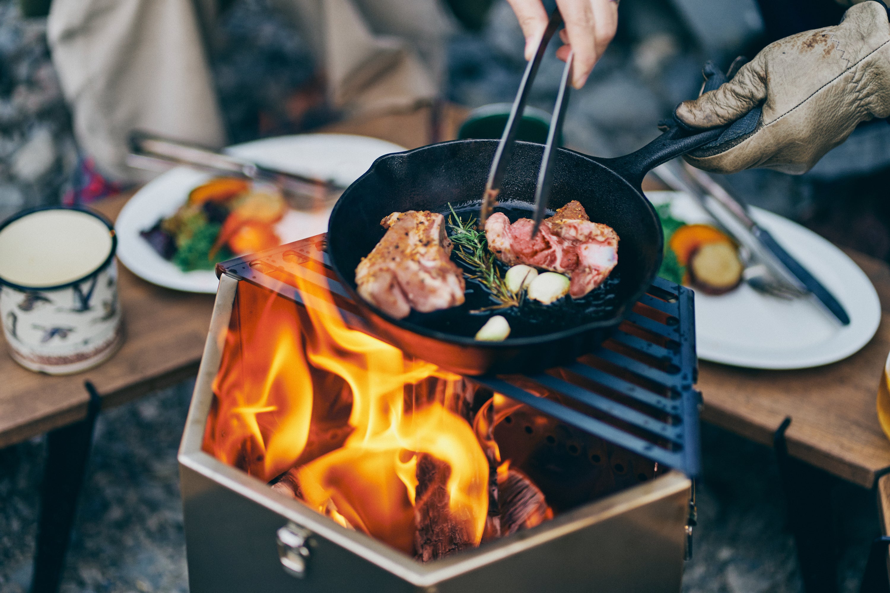 機能性を追求した末の六角形！ 新発想の『ウッドテーブル』＆『ウッド