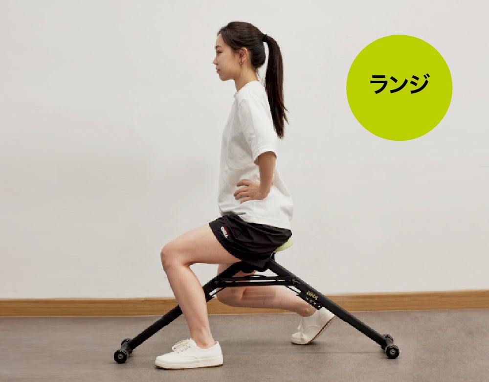 テレビを見ながら軽く座るだけで筋トレができる！新概念のスクワット