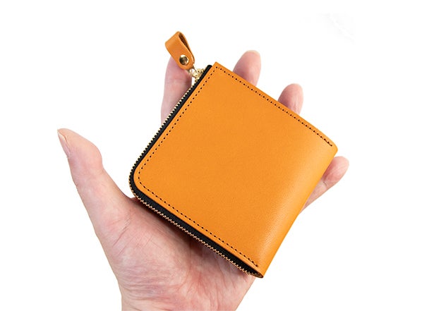ガバっと開く小さいL字ファスナー財布。収納に合わせて最適化する