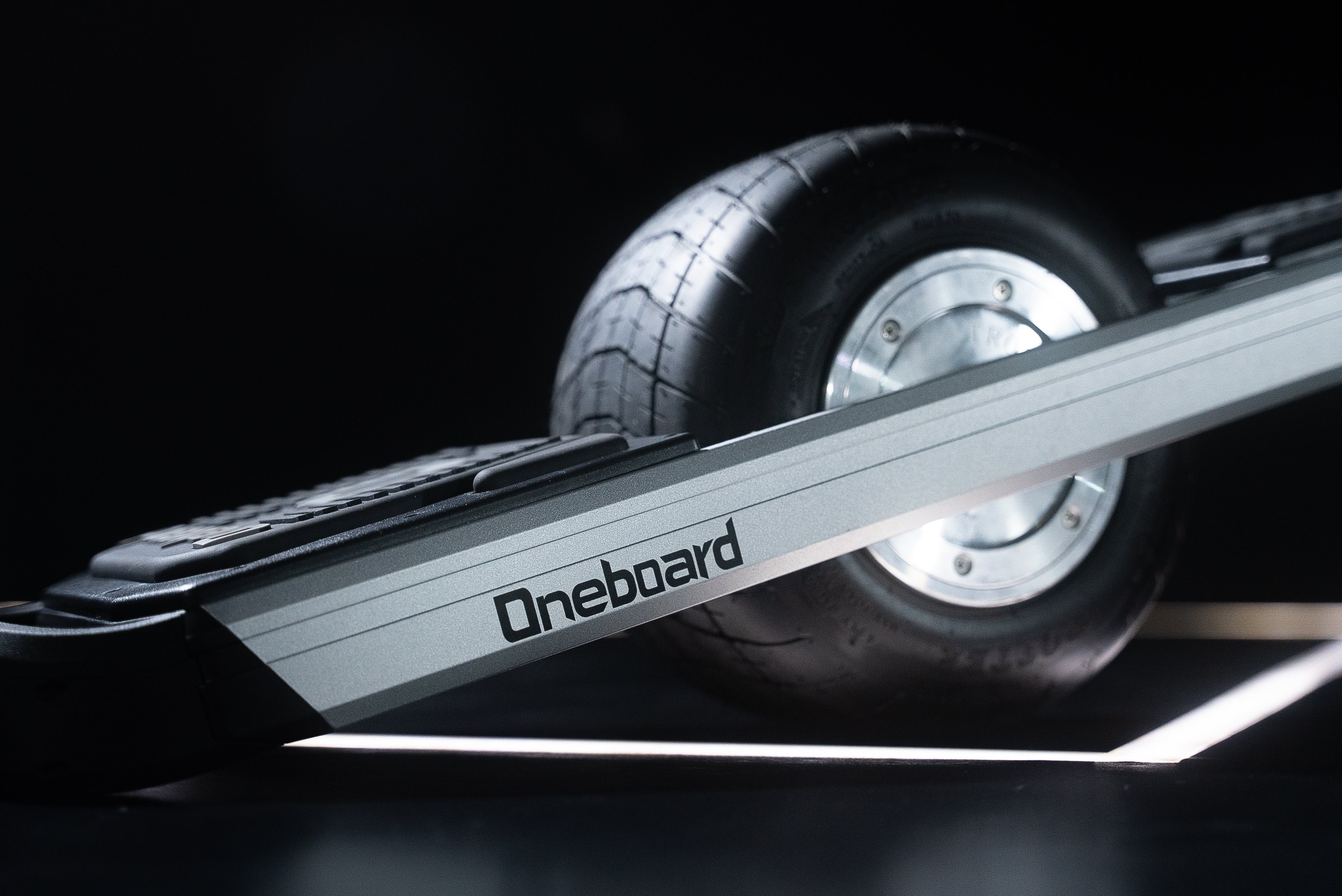 未来を体感せよ！最高にクールで最先端な一輪電動スケートボード