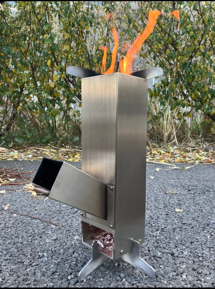 Allステンレスの携帯ロケットストーブ。本格派が野遊びの可能性を