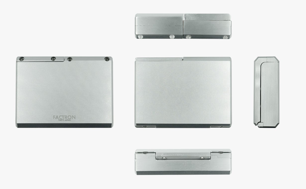 航空機素材のミニメタルウォレット。カードサイズでカードもコインも