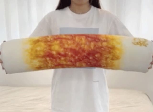 紀文食品】作るからには本物そっくりに。「ちくわ」をビッグな抱き枕で