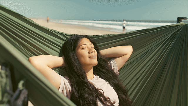 3秒で広がる、極上くつろぎ空間｜anymaka ポータブルスウィングチェア