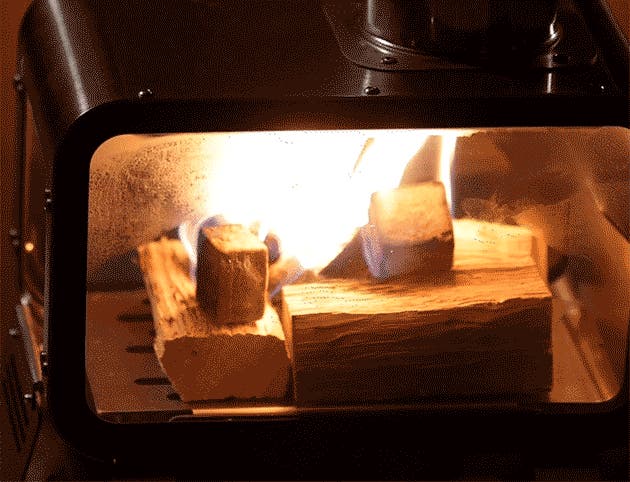 求めていたミニサイズで家の中でも野外でも炎で癒しタイム【卓上薪