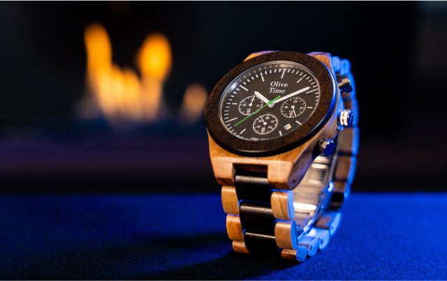 世界で一つ 平和な時を刻む オリーブの木でできた イタリア製