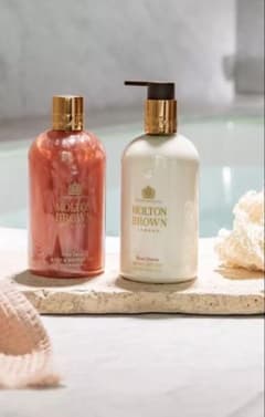 新品⭐️モルトンブラウン♡ シャワージェル＆ボディローション ローズ