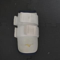 ミズノプロ エルボーガード ホワイト/ネイビー - メルカリ