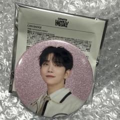 SEVENTEEN ホリデー缶バッジ 40mm Joshua - メルカリ
