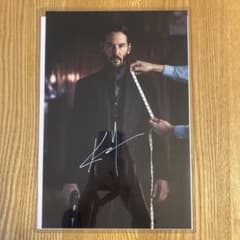 キアヌ・リーブスさん 直筆サイン入りフォト - メルカリ