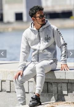 m51551111536_1.jpg?1760010103