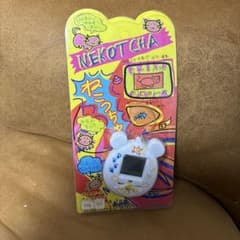 猫育成ゲーム ねこっちゃ ネコ たまごっち 白 ホワイト - メルカリ