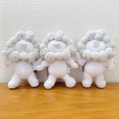 白ミャクミャク ボールチェーンマスコットABC 3点セット - メルカリ