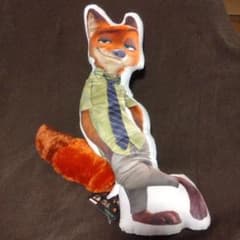 ズートピア ニックしっぽ付きダイカットクッション - メルカリ