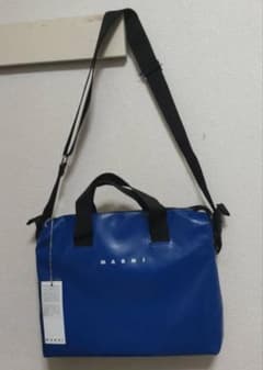 夏休みセール◇マルニ◇PVC メッセンジャーバッグ◇美品 - メルカリ