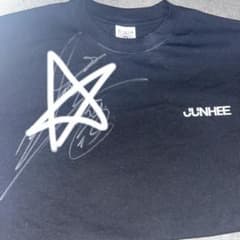 JUNHEE サイン入りTシャツ - メルカリ