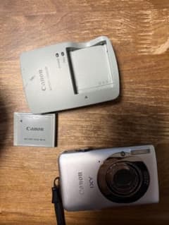 Canon IXY コンパクトデジタルカメラ シルバー バッテリー 充電器付き