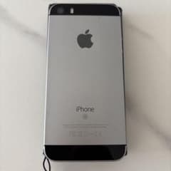 iPhone SE シルバー バッテリー100% - メルカリ