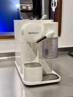 ネスプレッソ カプセル式コーヒーメーカー ラティシマ F121-WH-W