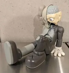 2026年最新】kaws 人体模型の人気アイテム - メルカリ