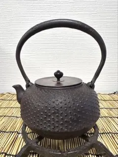 未使用品 南部伝統工芸士 及川寛治作 18型姥口 アラレ 南部鉄瓶 南部