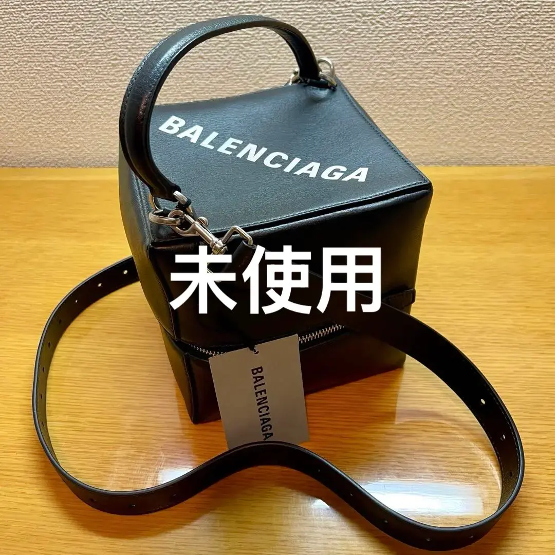 2026年最新】バレンシアガ キャディ バッグの人気アイテム - メルカリ