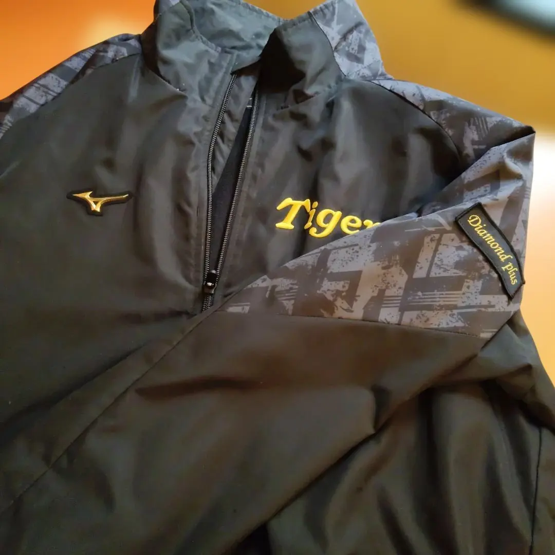 2026年最新】阪神タイガースウィンドブレーカーの人気アイテム - メルカリ