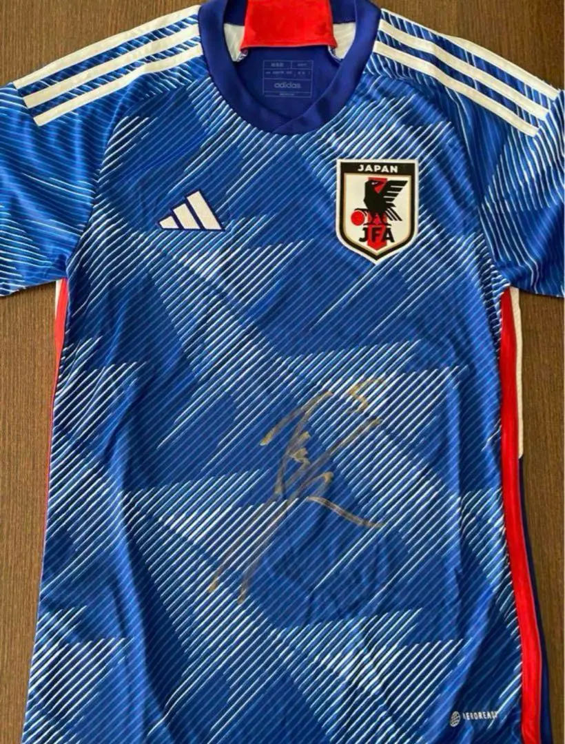 2026年最新】長友佑都 ユニフォームサインの人気アイテム - メルカリ