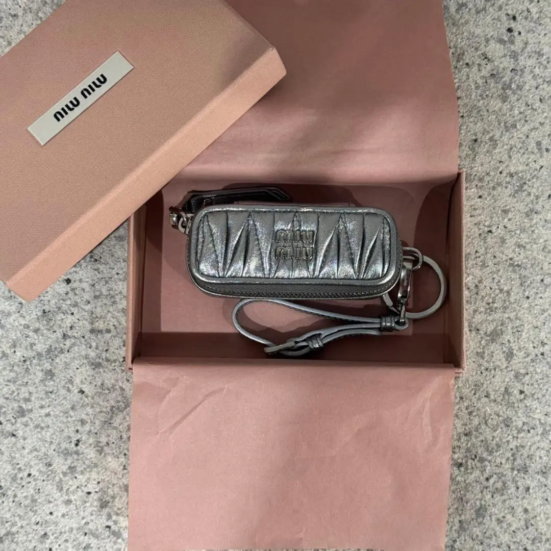 2026年最新】miumiu リップケースの人気アイテム - メルカリ