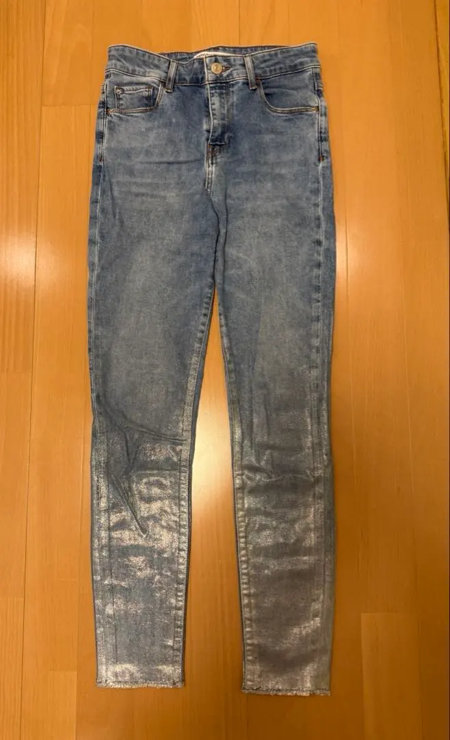 2026年最新】ZARAメタリックデニムパンツの人気アイテム - メルカリ