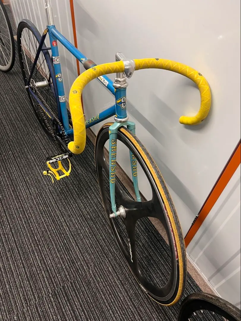 m50890735109_1.jpg?1763880491