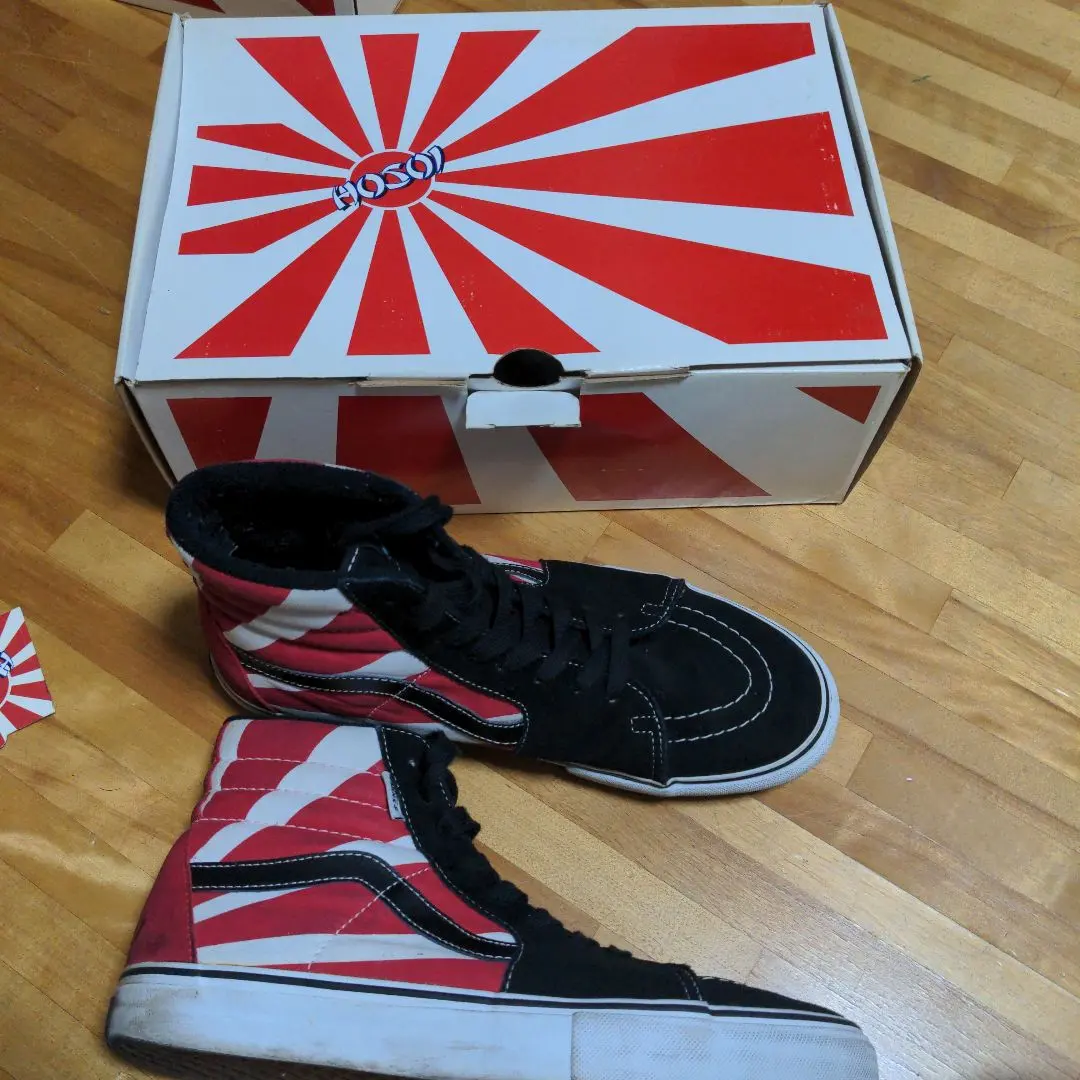 Vans ホソイスニーカー 黒/赤/クリーム