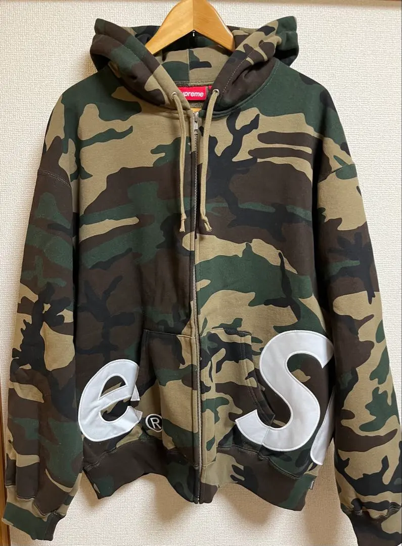 2026年最新】supreme ジップパーカー 迷彩の人気アイテム - メルカリ