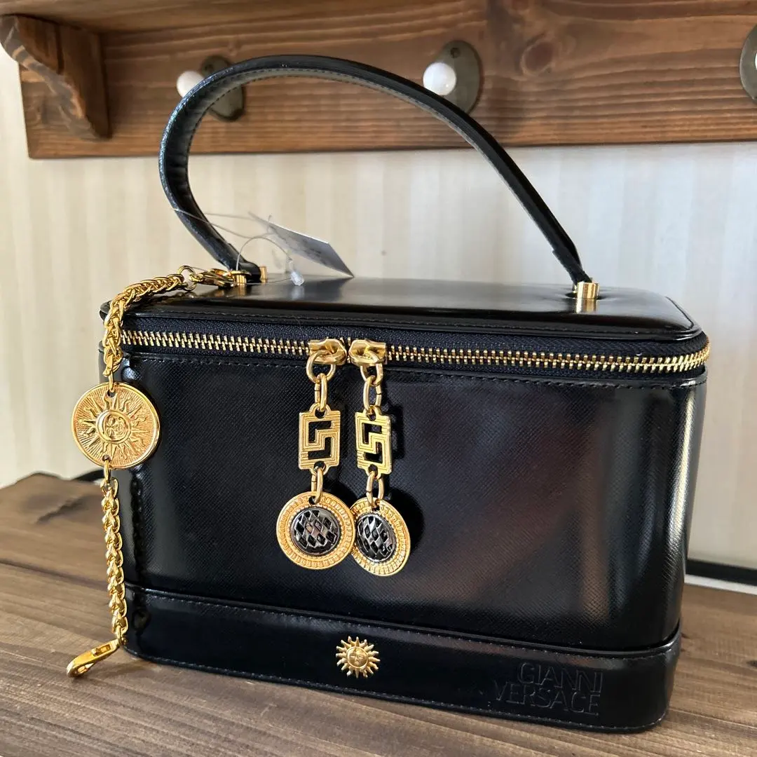 2026年最新】ヴェルサーチ バニティバッグの人気アイテム - メルカリ