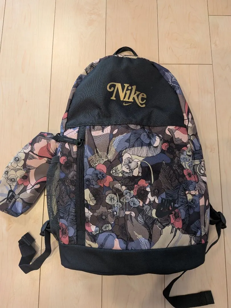 2026年最新】ナイキ 花柄 リュックの人気アイテム - メルカリ
