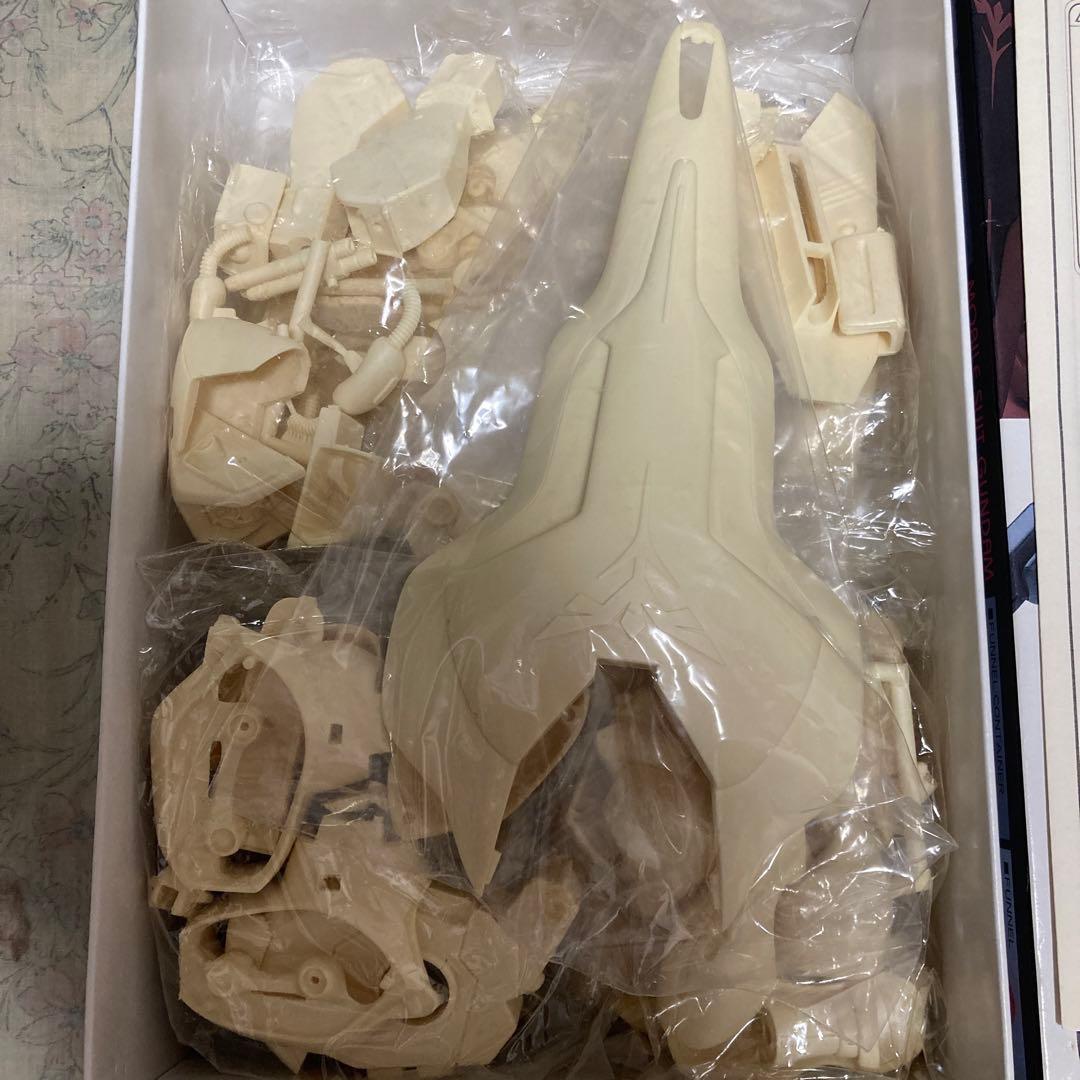 ガレージキット　b-club 1/100 サザビー