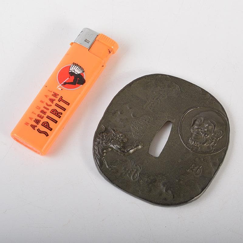 武具 刀装具 古鉄 達磨図 鍔 在銘 N 6404