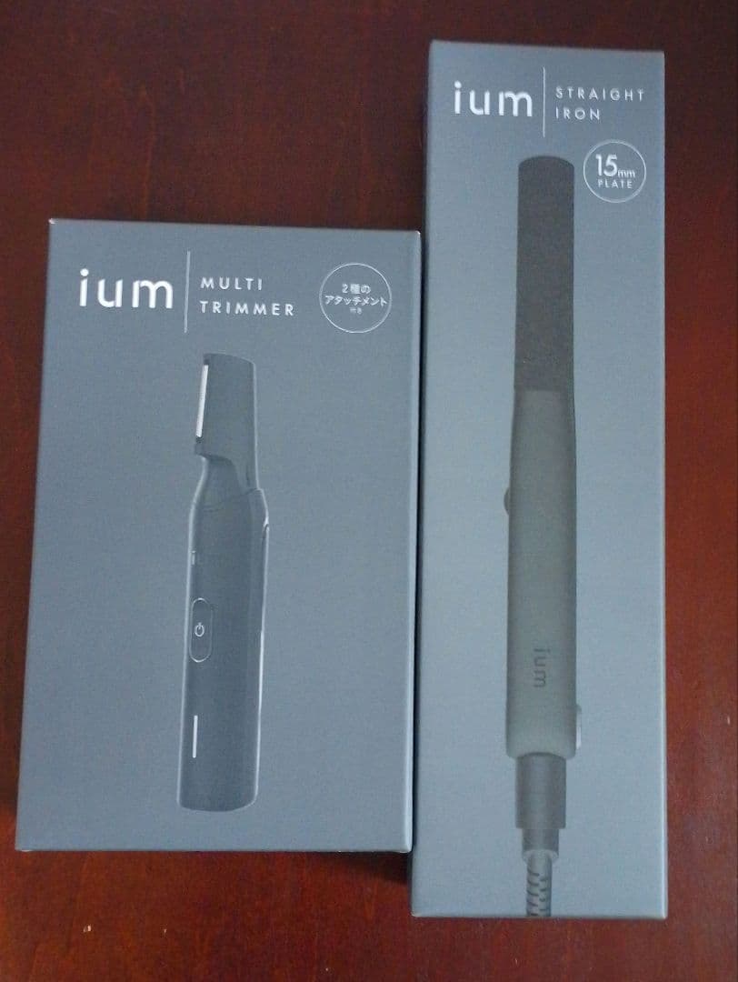 新品未開封　ium　イウム ストレートアイロン & マルチトリマー セット ヘアアイロン｜ium[イウム]