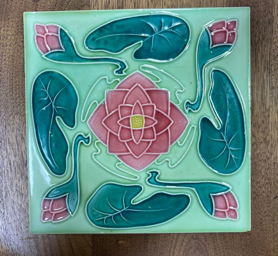 マジョリカタイル 台湾 チューブライン 蓮