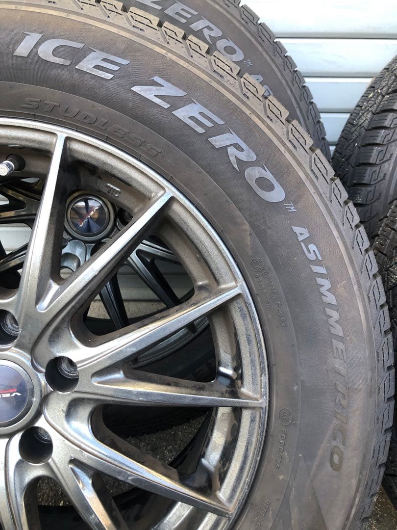 225/65/R17 スタッドレスタイヤ4本セット　取付ナット付き