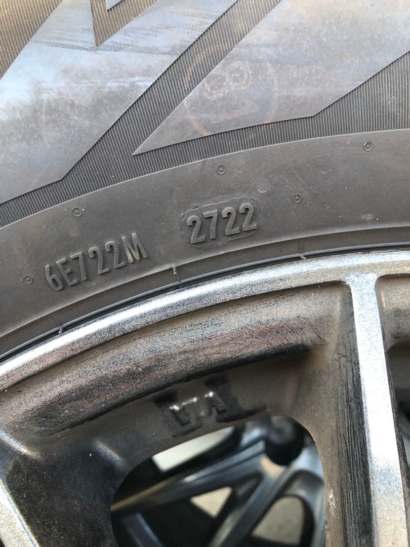 225/65/R17 スタッドレスタイヤ4本セット　取付ナット付き