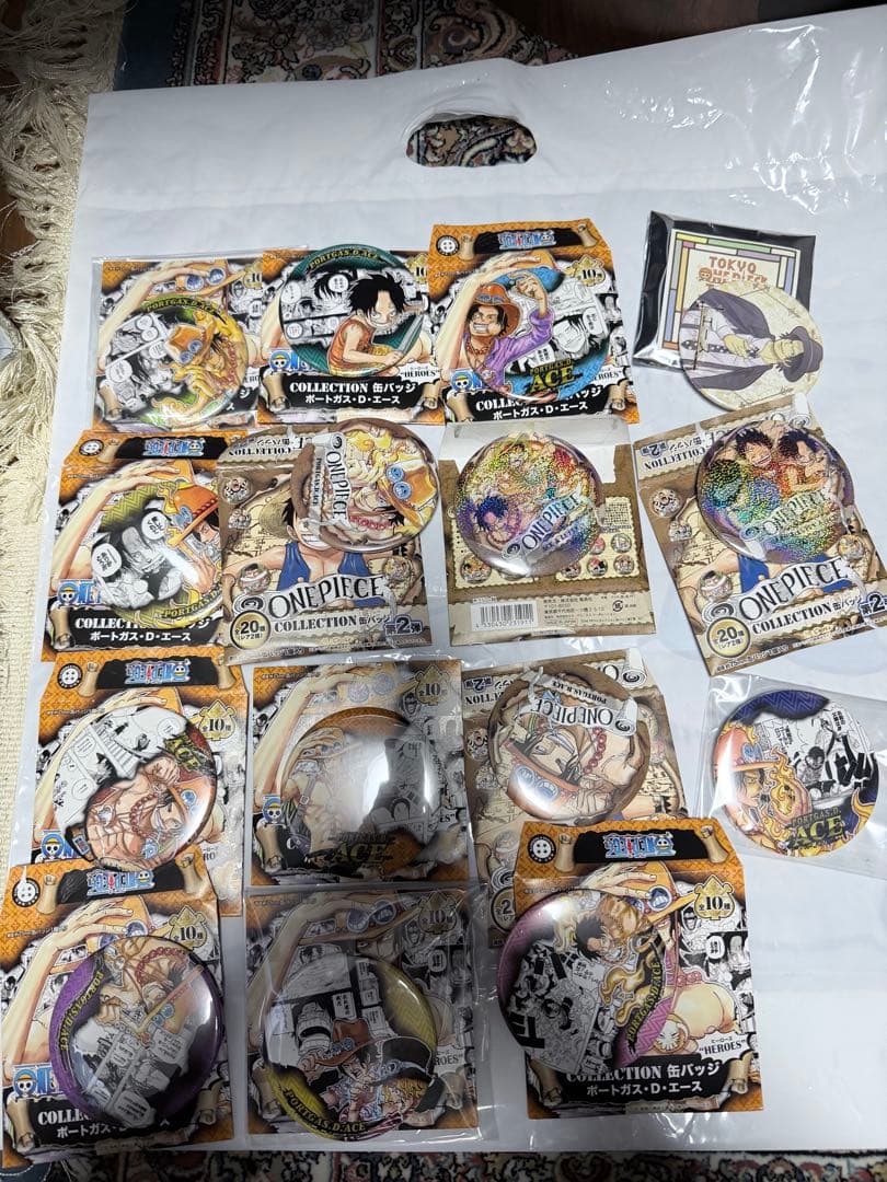 ONE PIECE エース　缶バッジ