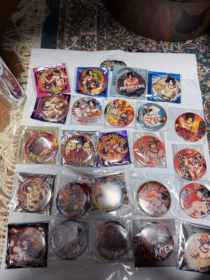 ONE PIECE エース　缶バッジ