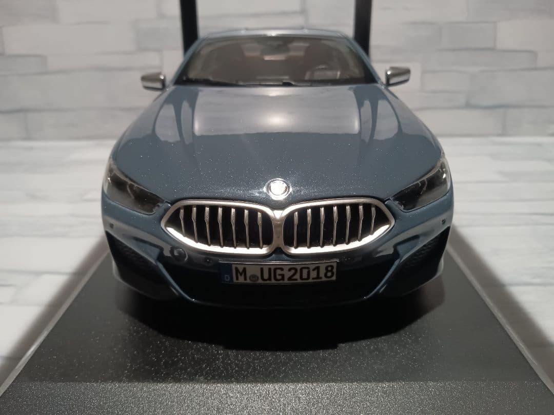 1/18 BMW 8シリーズ クーペ ディーラー品 ミニカー ブルーグレー