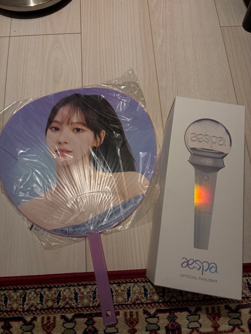 aespa 公式ペンライトver.1・うちわ カリナ - メルカリ