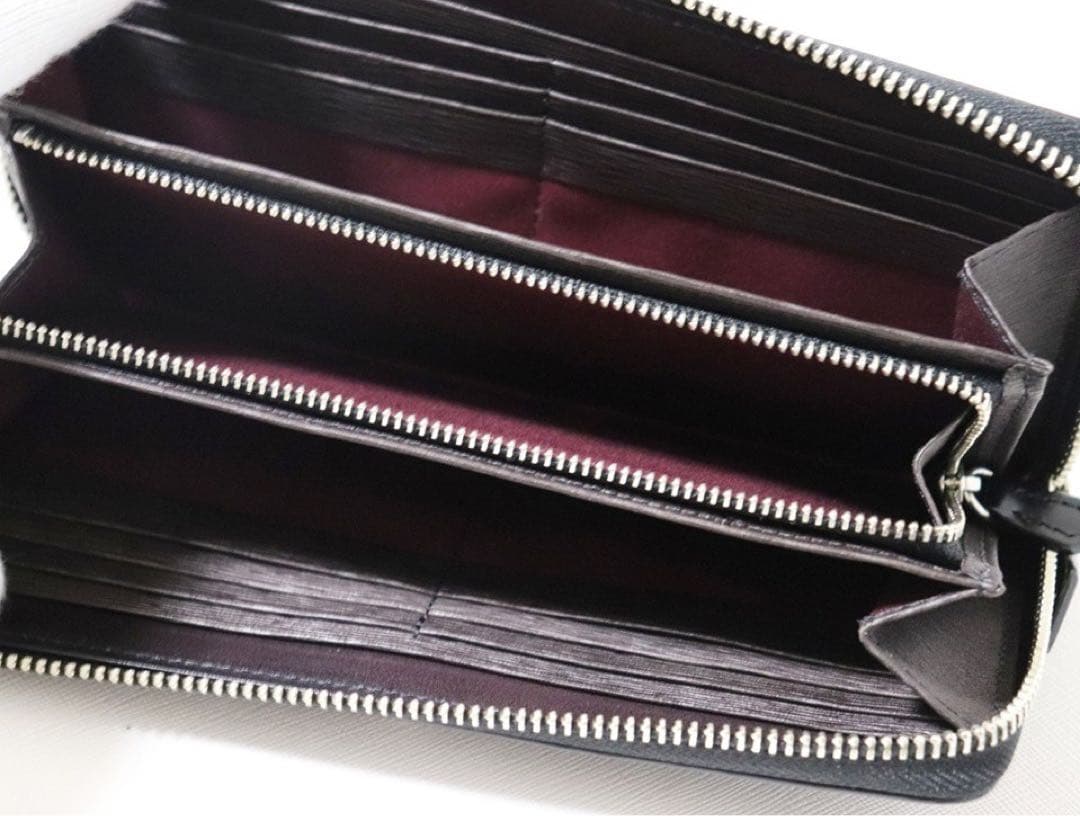 《ヴィヴィアンウエストウッド》箱付新品 レザー ラウンドファスナー式長財布