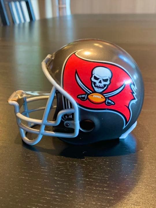 NFL バッカニアーズ ミニヘルメットのテープロール