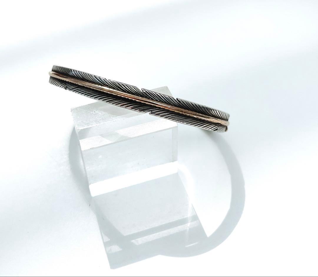 ナバホHarvey Maceハーヴィー・メイス作《フェザーバングル/12KGF》